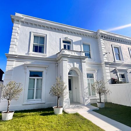 Willow House, Georgian Property In Shepperton Kültér fotó
