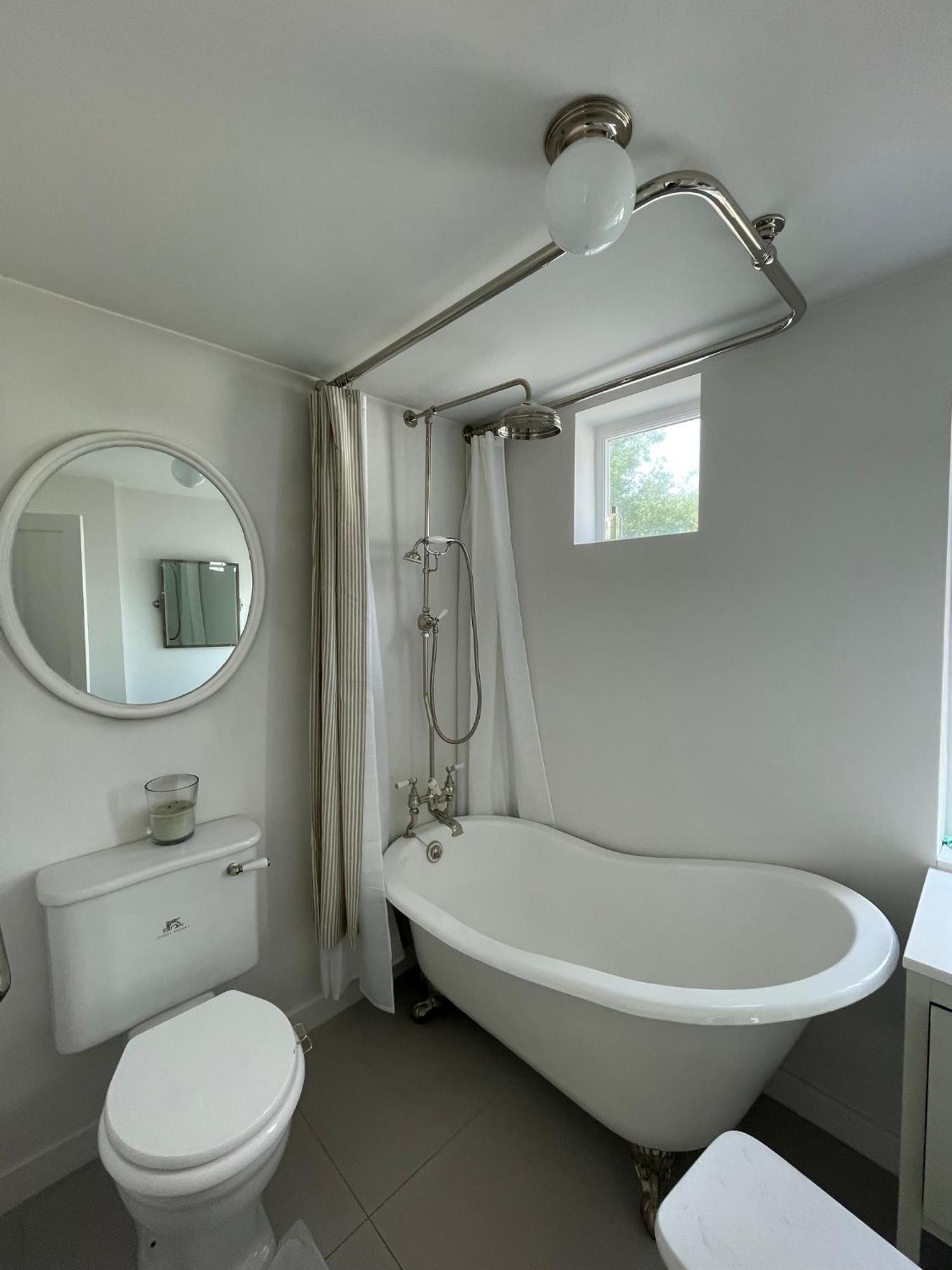 Willow House, Georgian Property In Shepperton Kültér fotó