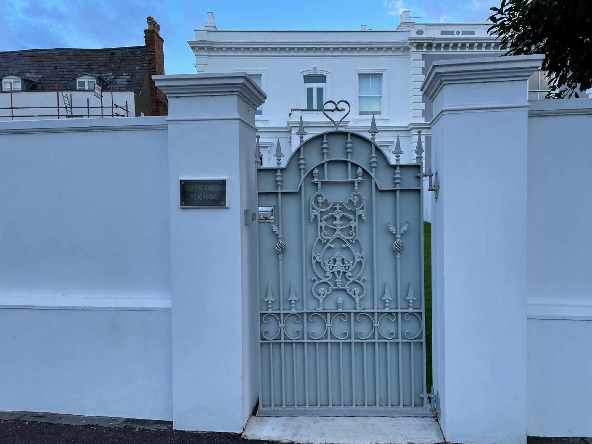 Willow House, Georgian Property In Shepperton Kültér fotó