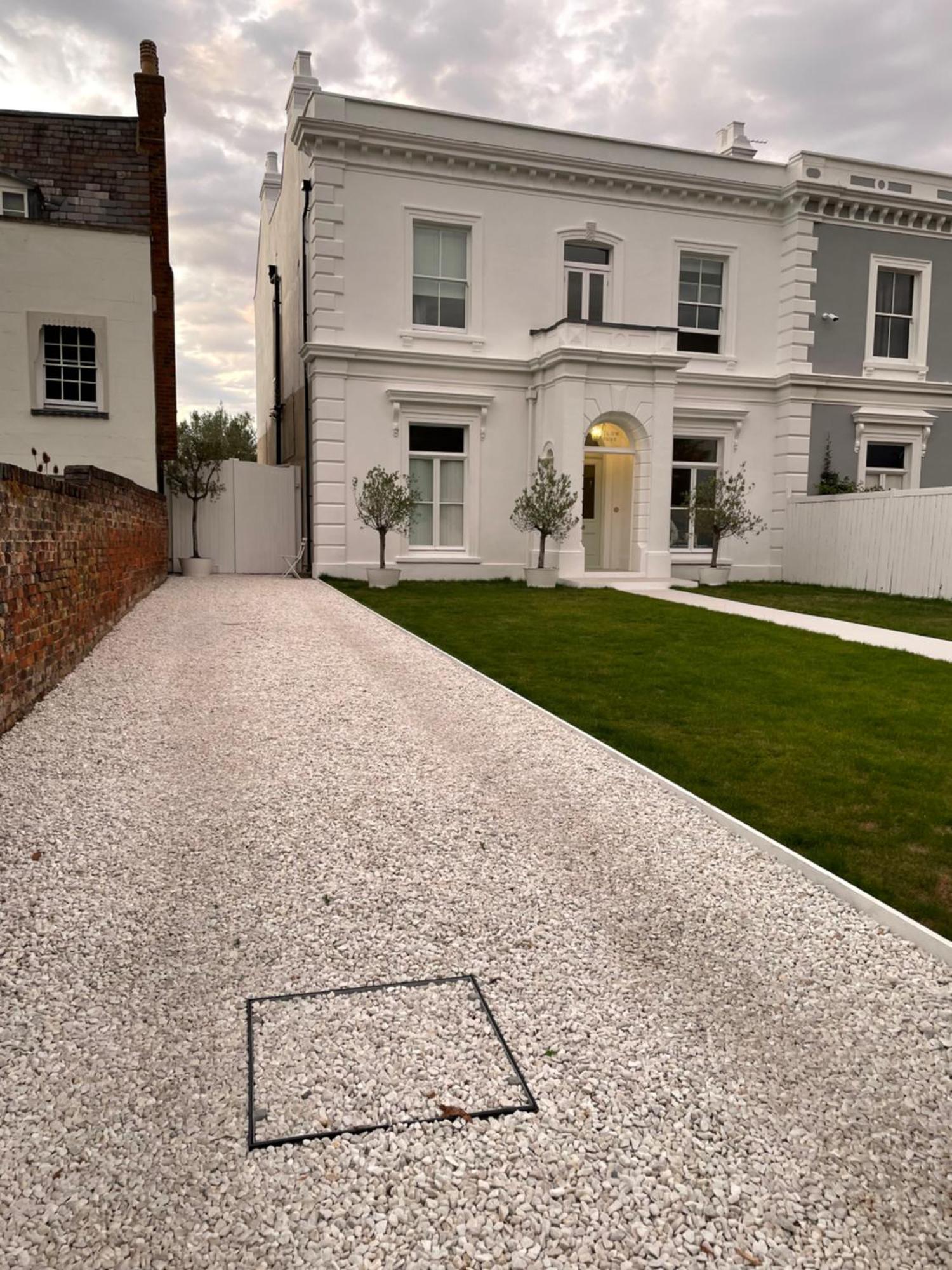Willow House, Georgian Property In Shepperton Kültér fotó
