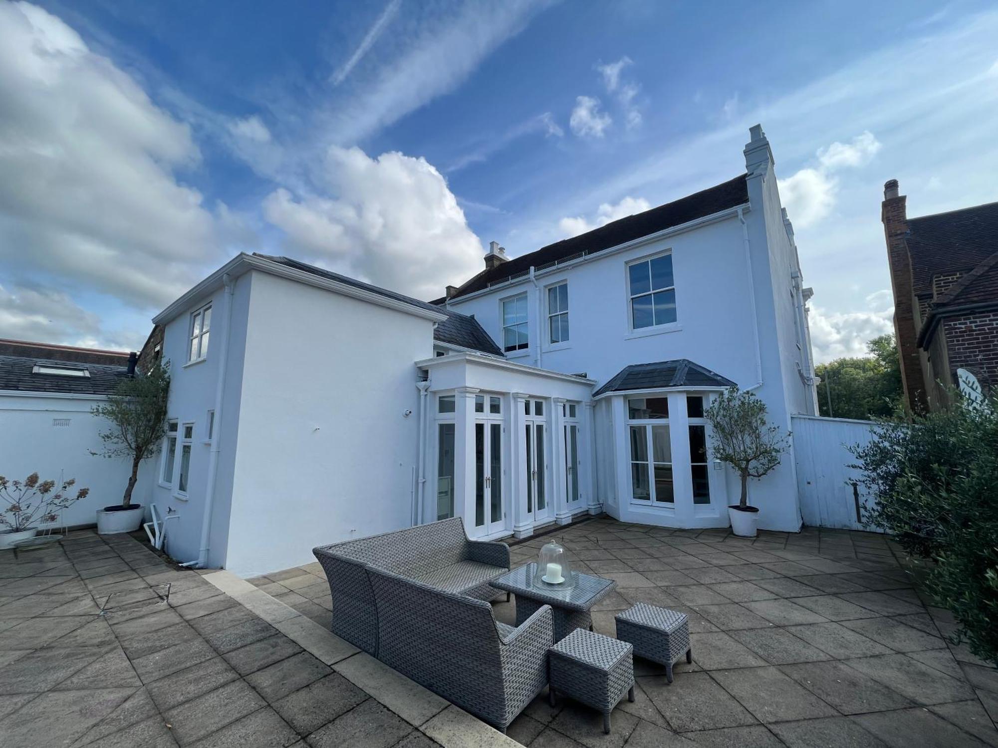Willow House, Georgian Property In Shepperton Kültér fotó
